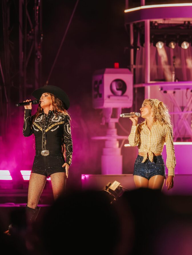 Sabrina Carpenter Sexy Legs Booty Hotpants Acl Festival