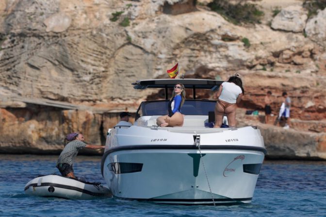 Wanda Nara Topless Boob Slip Bare Ass Ibiza Yacht