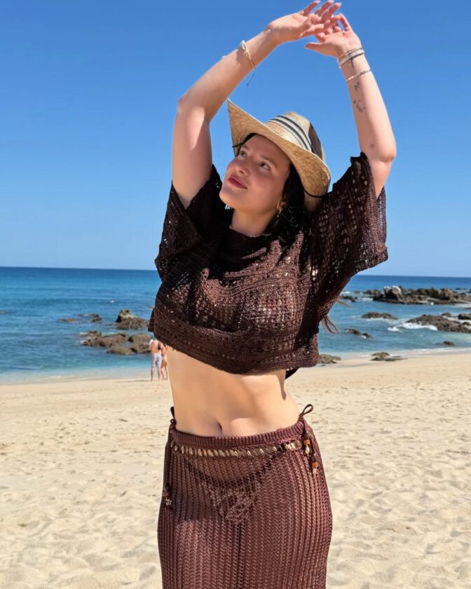 Bella Thorne Sexy On Beach