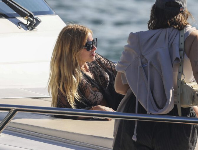 Addison Rae Bikini Cleavage Booty Yacht Paparazzi