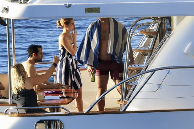 Addison Rae Bikini Cleavage Booty Yacht Paparazzi