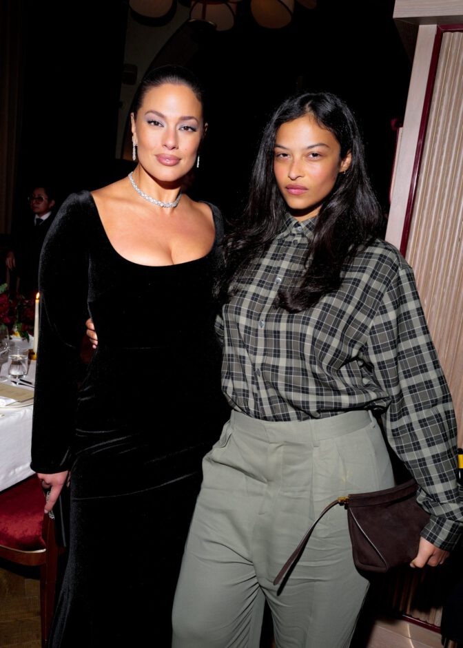 Ashley Graham Busty Cleavage Curves Cfda Vogue Awards