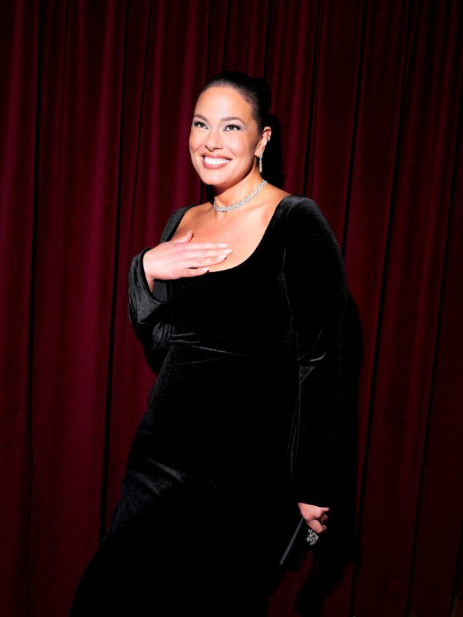 Ashley Graham Busty Cleavage Curves Cfda Vogue Awards