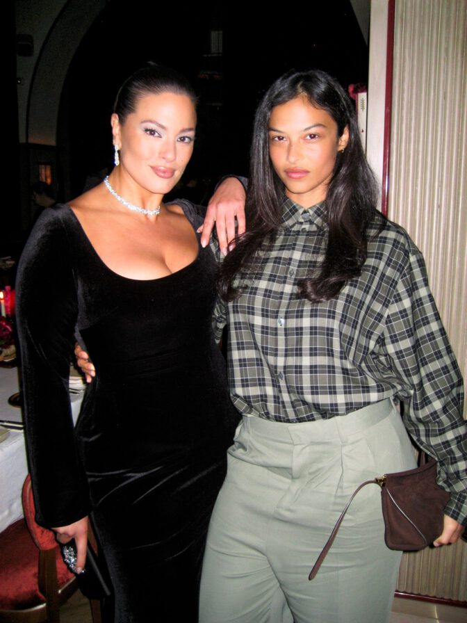 Ashley Graham Busty Cleavage Curves Cfda Vogue Awards