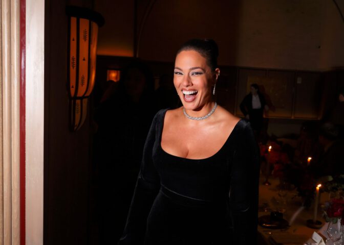 Ashley Graham Busty Cleavage Curves Cfda Vogue Awards