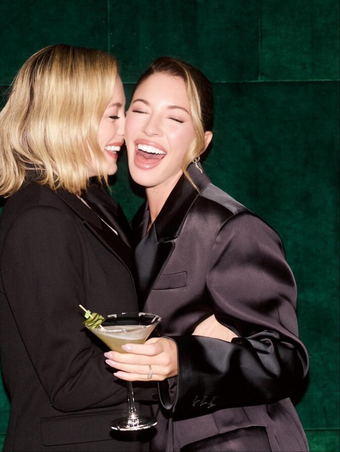 Caroline Vreeland Nsfw Braless Deep Cleavage