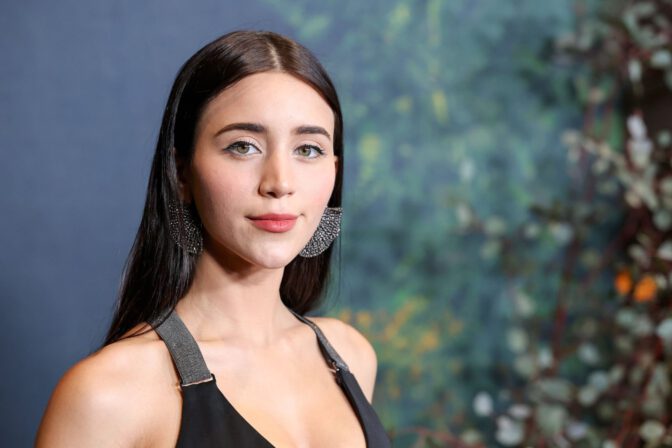 Caylee Cowan Deep Cleavage Hamnet La Premiere