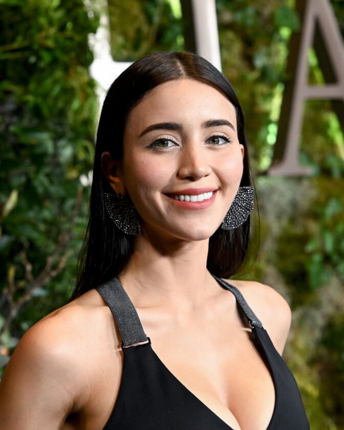 Caylee Cowan Deep Cleavage Hamnet La Premiere