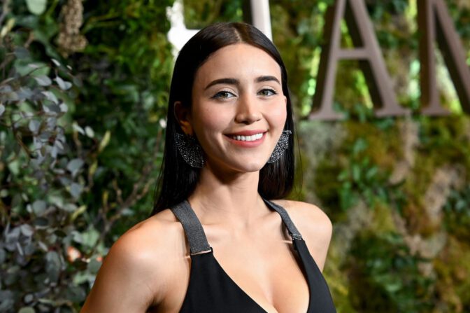 Caylee Cowan Deep Cleavage Hamnet La Premiere