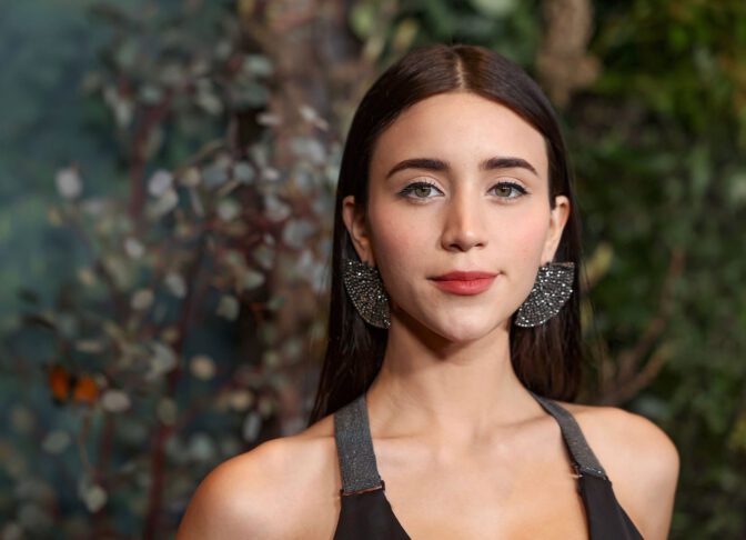 Caylee Cowan Deep Cleavage Hamnet La Premiere