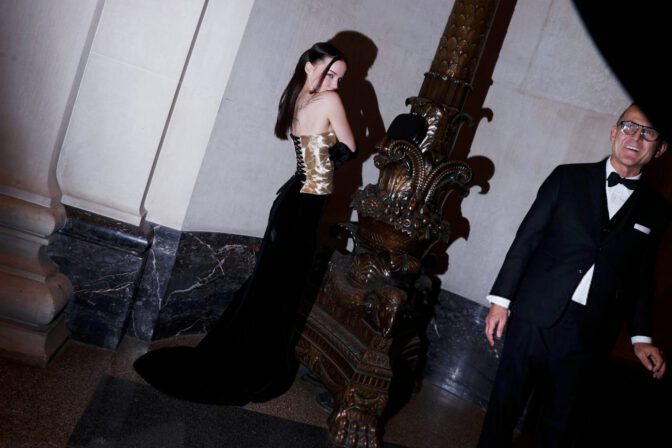 Dove Cameron Cfda Awards Gold Cleavage Curves