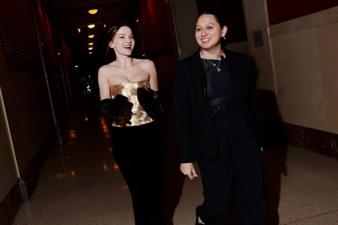 Dove Cameron Cfda Awards Gold Cleavage Curves