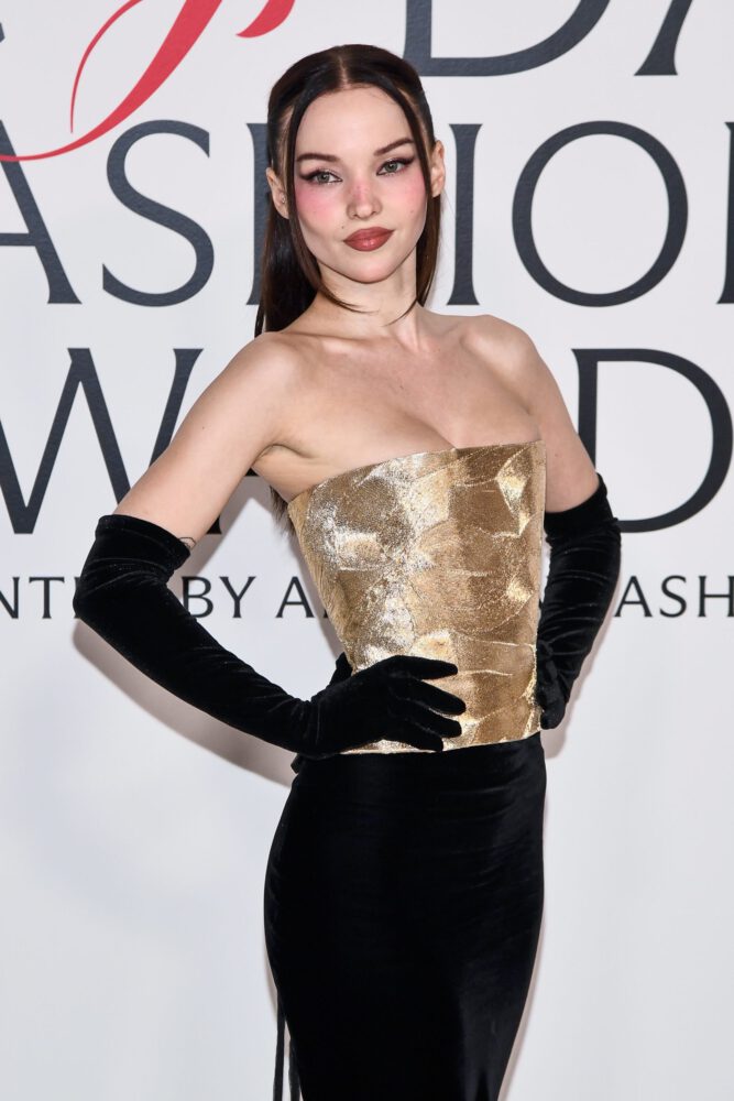 Dove Cameron Cfda Awards Gold Cleavage Curves