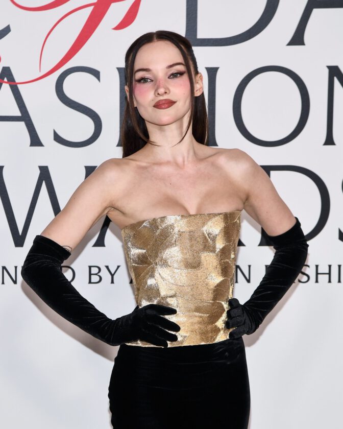 Dove Cameron Cfda Awards Gold Cleavage Curves