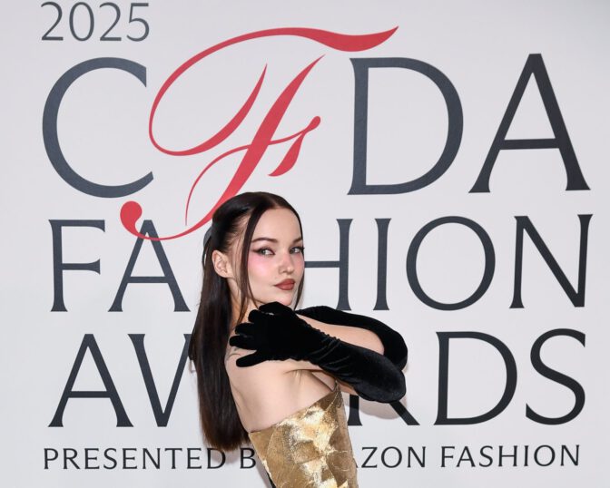Dove Cameron Cfda Awards Gold Cleavage Curves