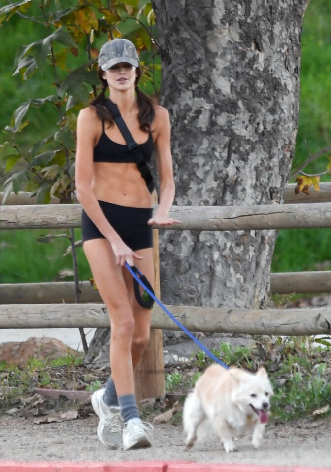 Kaia Gerber Abs Long Legs La Hike Sexy Sports Bra