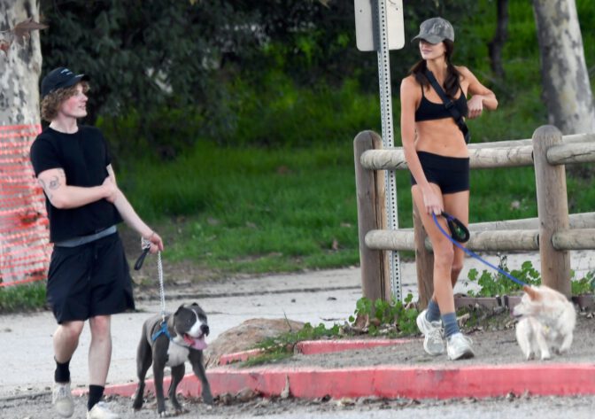 Kaia Gerber Abs Long Legs La Hike Sexy Sports Bra