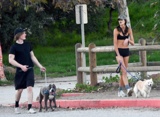 Kaia Gerber Abs Long Legs La Hike Sexy Sports Bra