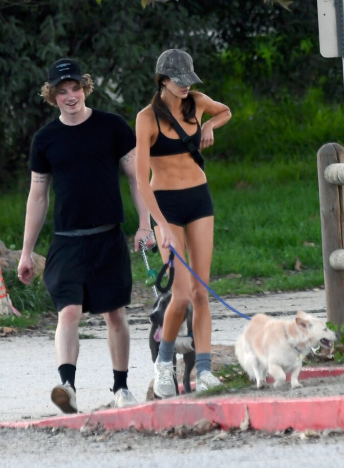 Kaia Gerber Abs Long Legs La Hike Sexy Sports Bra