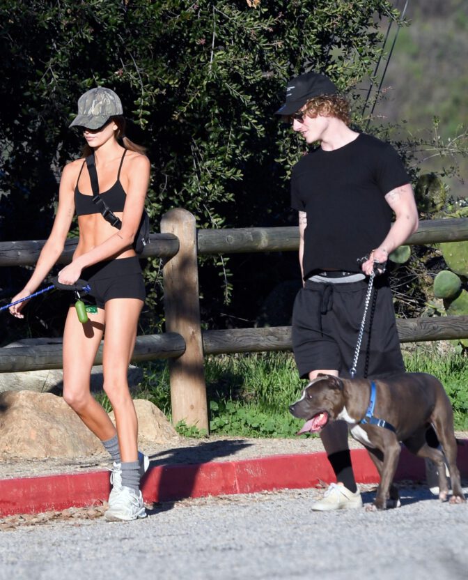 Kaia Gerber Abs Long Legs La Hike Sexy Sports Bra