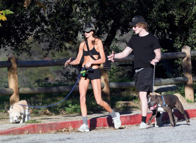 Kaia Gerber Abs Long Legs La Hike Sexy Sports Bra