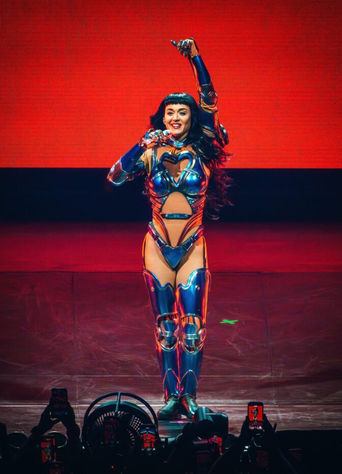 Katy Perry Cleavage Booty Sexy Stage Prague Lifetimes Tour