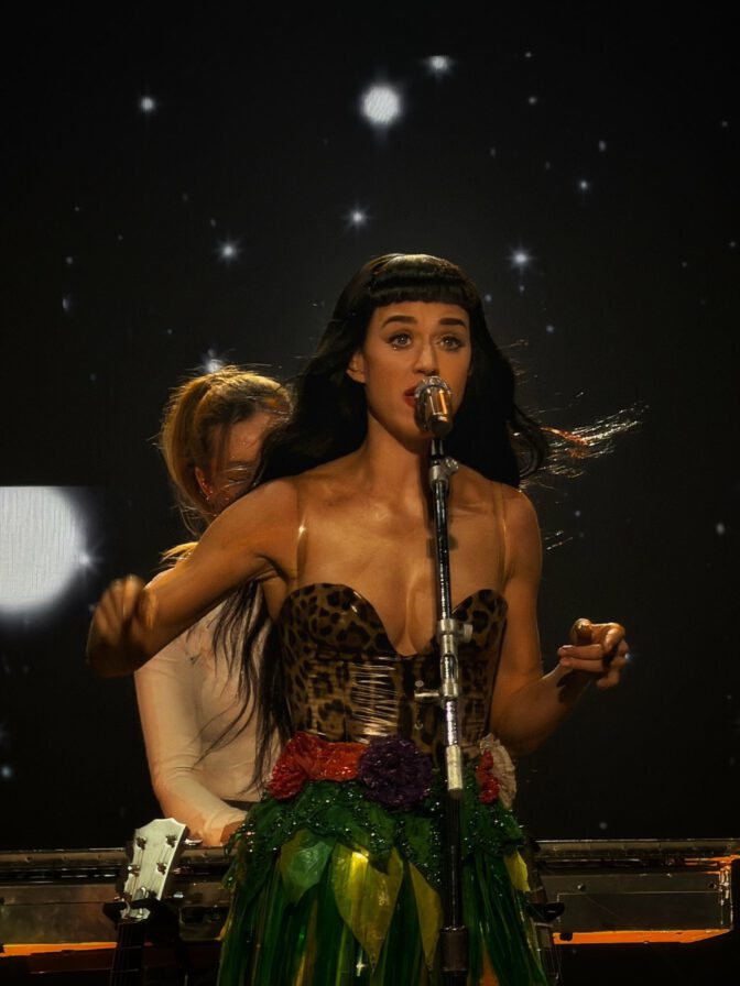 Katy Perry Cleavage Booty Sexy Stage Prague Lifetimes Tour