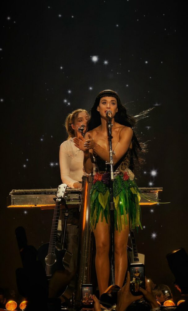 Katy Perry Cleavage Booty Sexy Stage Prague Lifetimes Tour