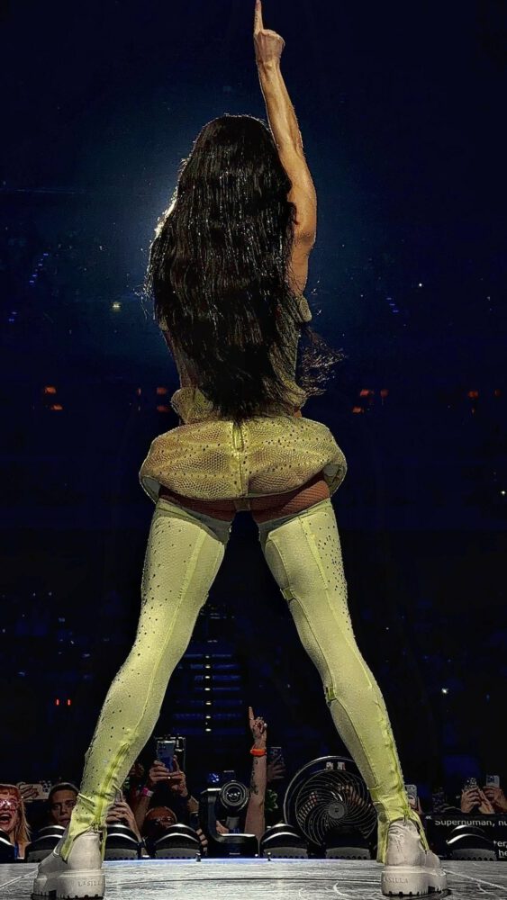 Katy Perry Cleavage Booty Sexy Stage Prague Lifetimes Tour