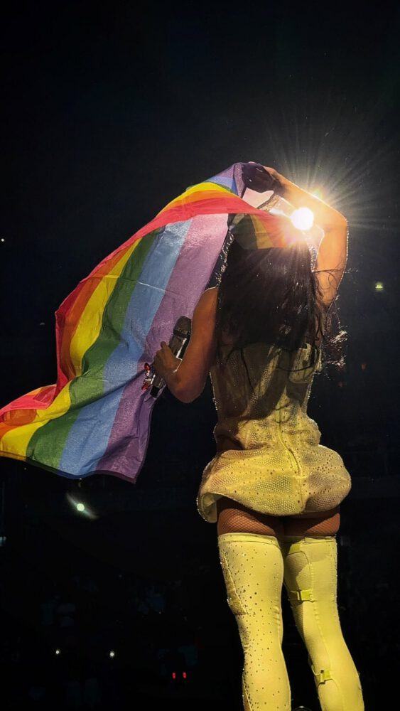 Katy Perry Cleavage Booty Sexy Stage Prague Lifetimes Tour