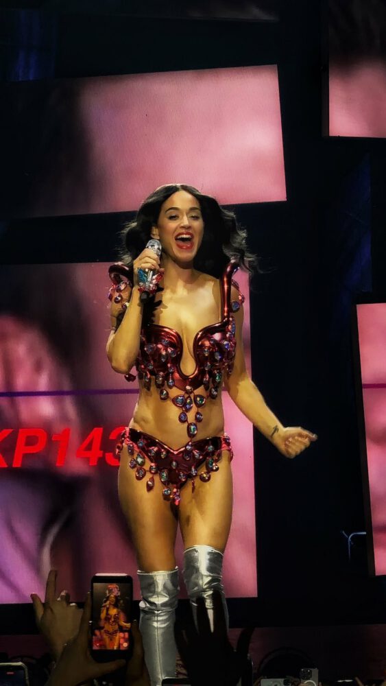 Katy Perry Cleavage Booty Sexy Stage Prague Lifetimes Tour