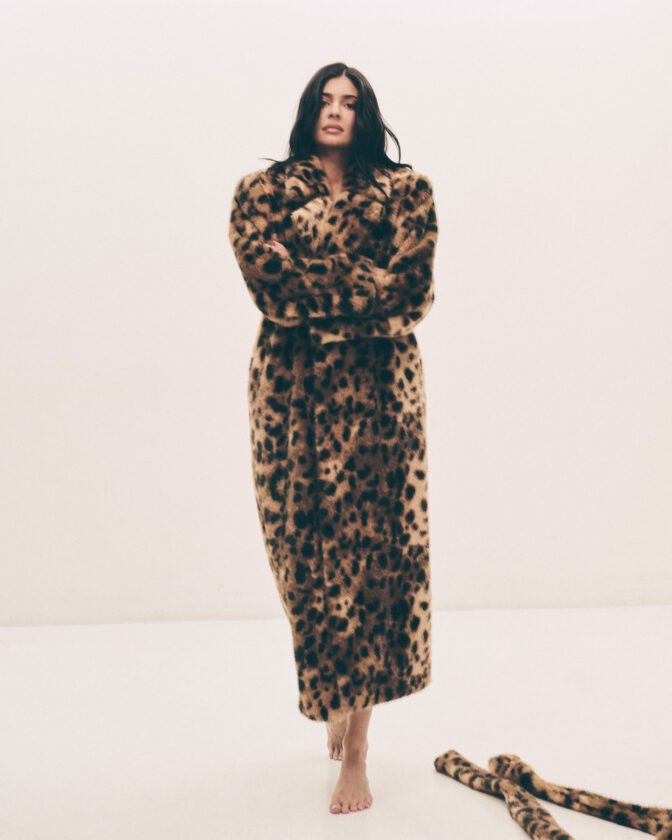 Kylie Jenner Sexy Curves Sideboob Khy Holiday Collection