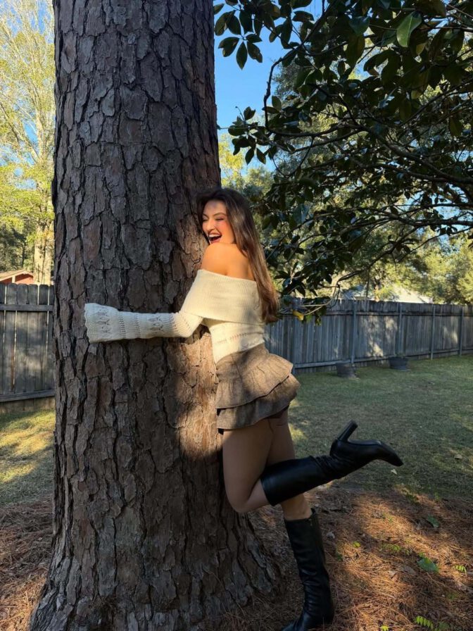 Rachel Pizzolato Thanksgiving Sexy Mini Skirt Legs