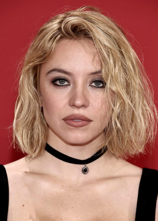 Sydney Sweeney Boobs Black Dress Gq Red Carpet Sexy