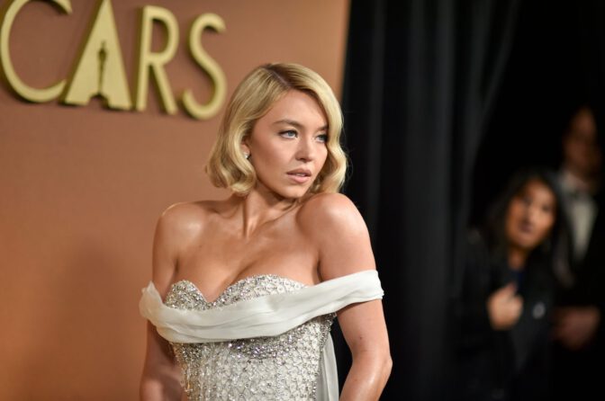 Sydney Sweeney Sexy Cleavage Curves Governors Awards