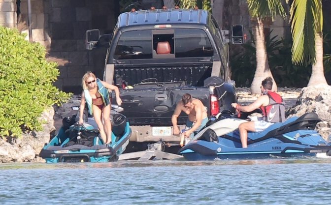 Sydney Sweeney Thong Bikini Bare Beach Booty Florida