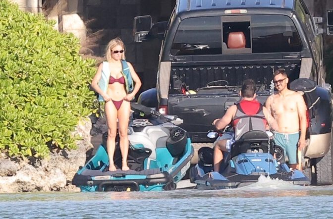 Sydney Sweeney Thong Bikini Bare Beach Booty Florida