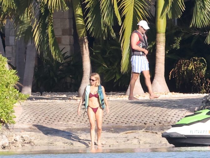 Sydney Sweeney Thong Bikini Bare Beach Booty Florida