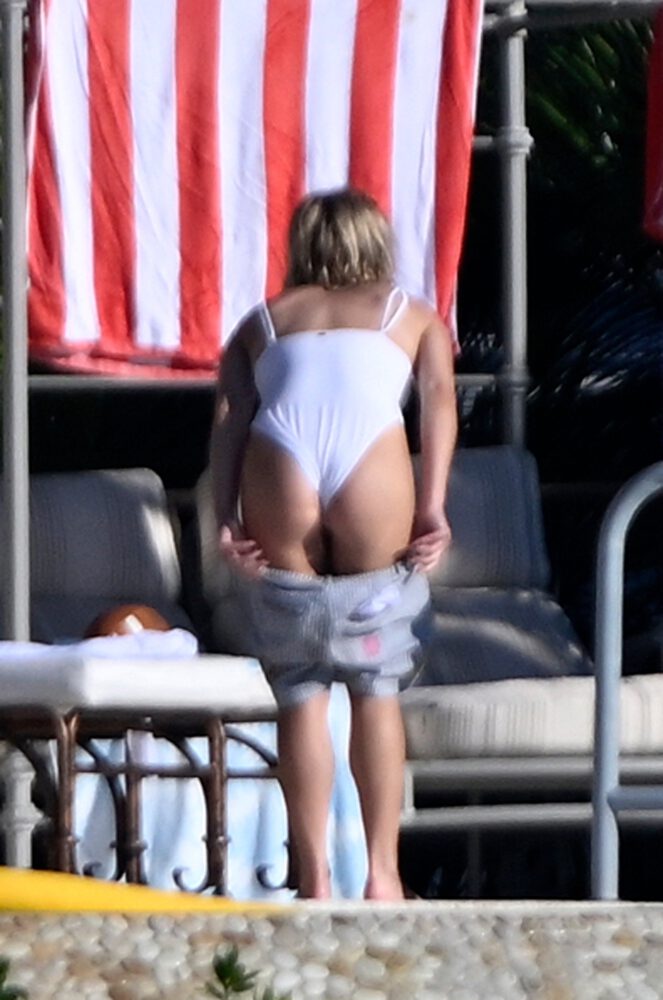 Sydney Sweeney Wet Swimsuit Ass Cleavage Florida Poolday