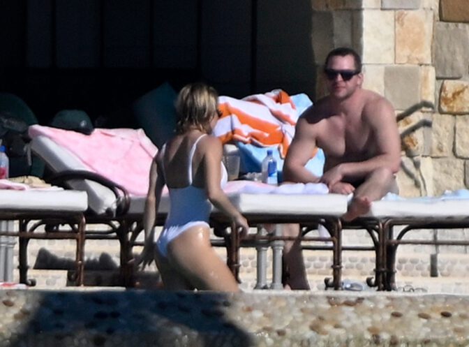 Sydney Sweeney Wet Swimsuit Ass Cleavage Florida Poolday