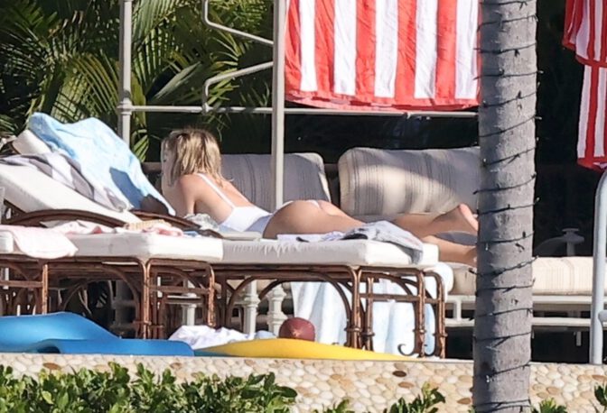 Sydney Sweeney Wet Swimsuit Ass Cleavage Florida Poolday