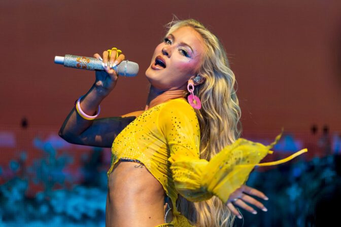 Zara Larsson Sexy Yellow Mini Skirt Ovo Arena London