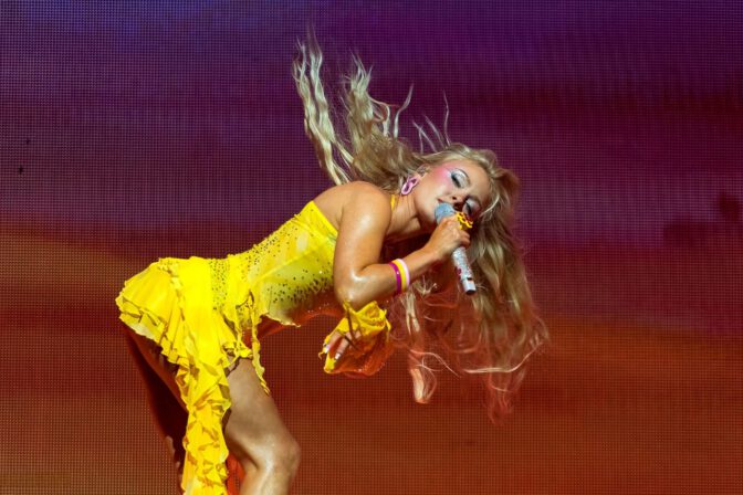 Zara Larsson Sexy Yellow Mini Skirt Ovo Arena London