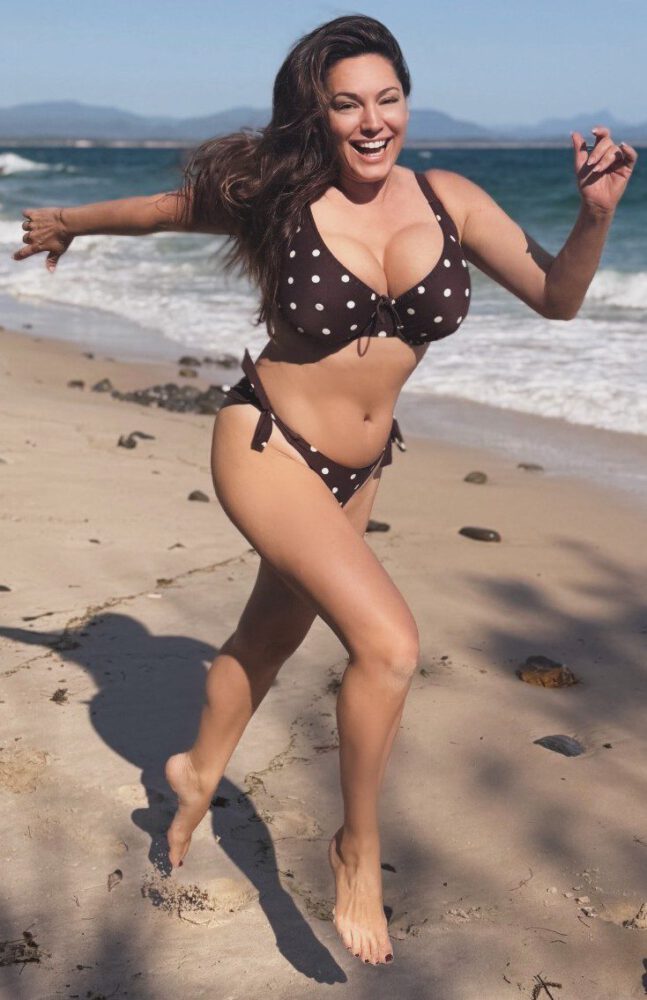 Kelly Brook Big Boobs Bikini