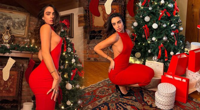 Sommer Ray’s Insane Booty & Side-Boob in Skintight Red Christmas Dress