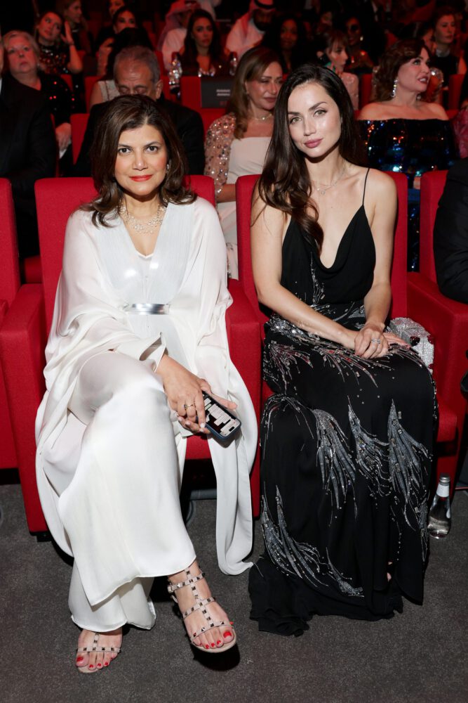 Ana De Armas Red Sea Cleavage Curves Sexy Dress