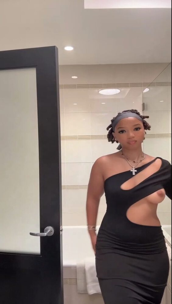 Chloe Bailey Nipslip Boob Slip Viral Wardrobe Oops