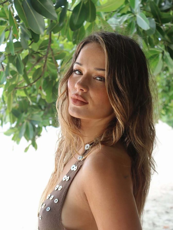 Isabelle Clarke Sexy Beach Cleavage Curves Cowgirl Boots