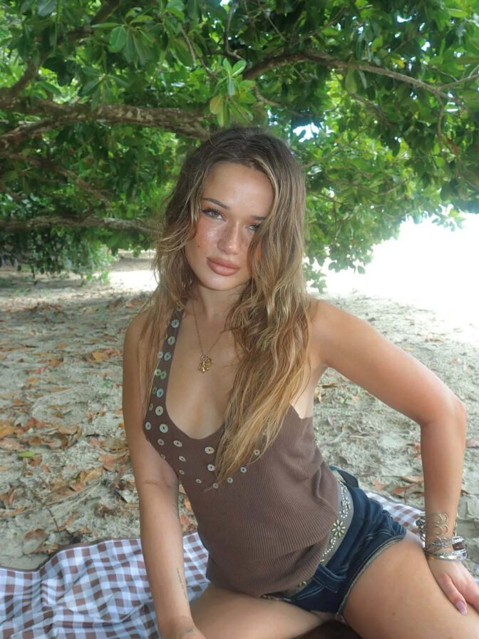 Isabelle Clarke Sexy Beach Cleavage Curves Cowgirl Boots