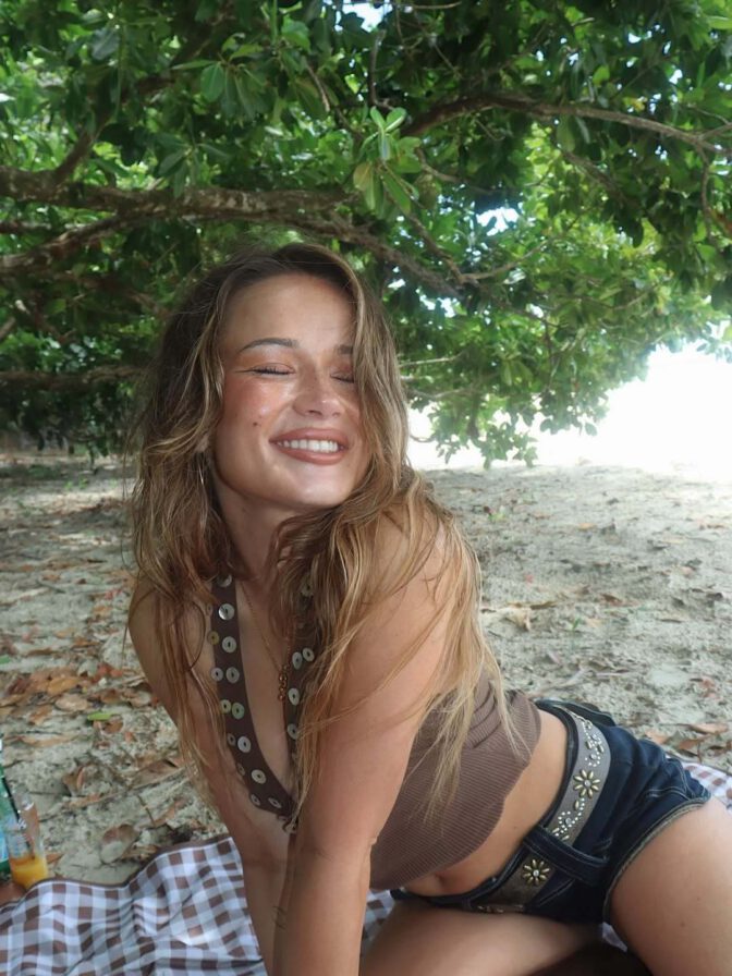 Isabelle Clarke Sexy Beach Cleavage Curves Cowgirl Boots